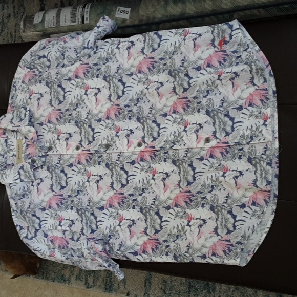 Tommy Bahama Other - Tommy Bahama short sleeve button down shirt